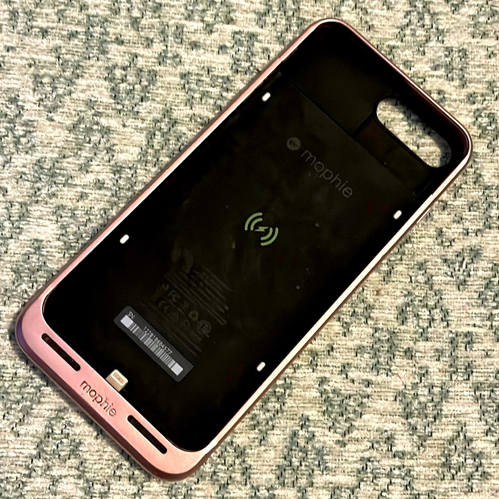 rose gold mophie iPhone 7 Plus✨ does not charge phone ✨use as case only✨